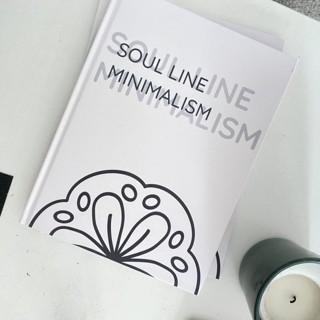 Soul Line Minimalism - ein Malbuch im Coffee Table Book Design