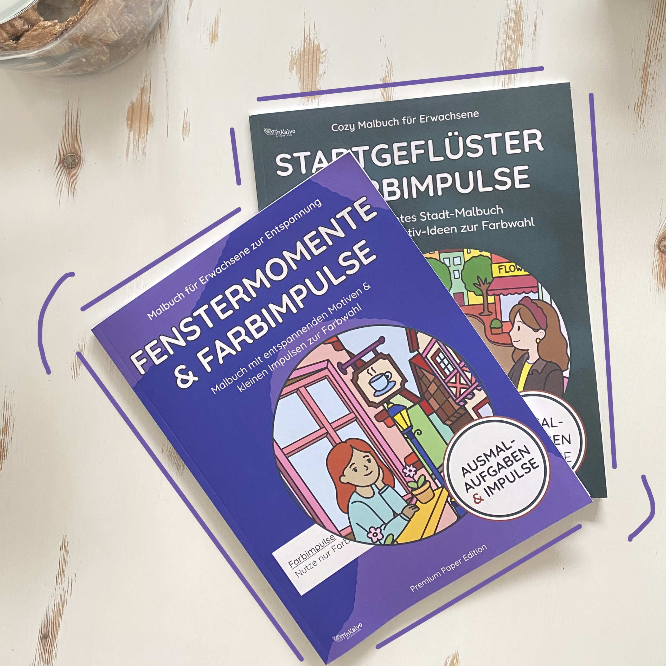 Entspannende Malbücher für Erwachsene Fenstermomente & Farbimpulse und Stadtgeflüster & Farbimpulse liegend auf einem Tisch